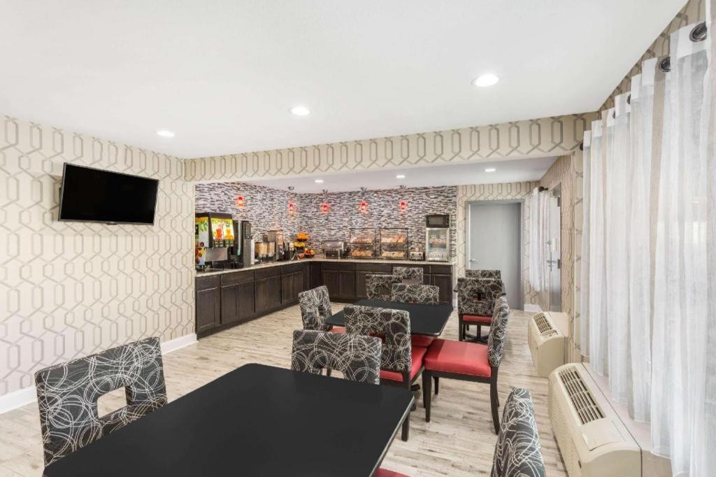 Clarion Pointe - Greensboro Coliseum Area Exterior foto